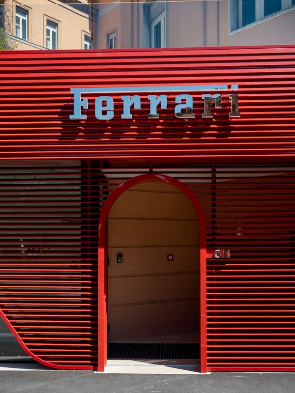 페라리 새 전시장.