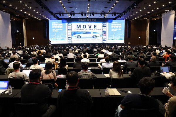 한국자동차공학회 2025 춘계학술대회 특별강연 현장 사진