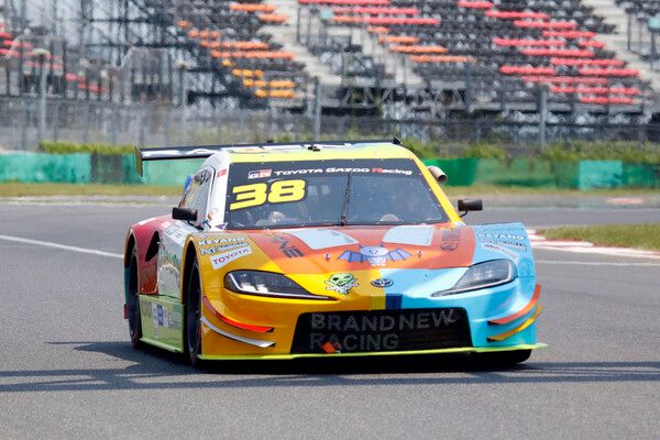 2025 오네 슈퍼레이스 제2전 토요타 가주레이싱 6000 결선에서 선두로 달리는 박규승.