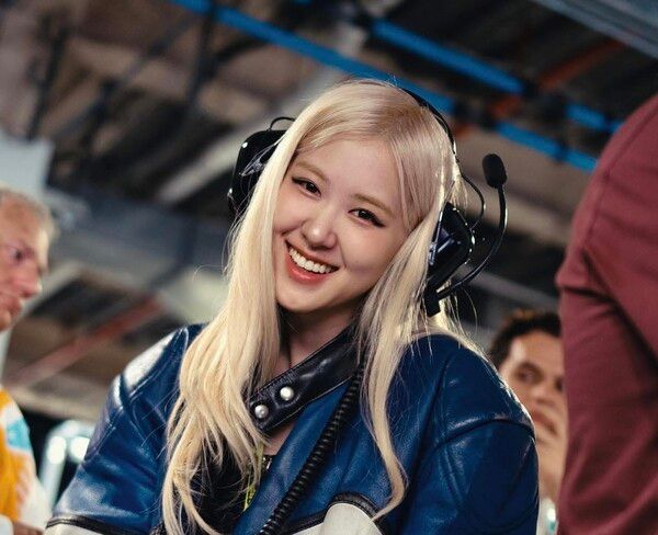 2025 F1 마이애미 그랑프리 스프린트 레이스에서 체커기를 흔든 로제. 사진=메르세데스 F1