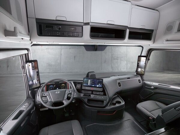 현대자동차가 ‘더 뉴 엑시언트’를 출시했다.