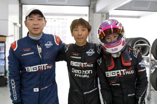 2025 오네 슈퍼레이스 제3전 GTA 예선에서 1~3위를 기록한 비트알엔디. 왼쪽부터 2위 안경식, 1위 정경훈, 3위 김지원. 사진=전현철 기자.