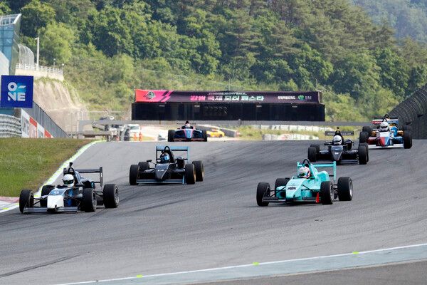2025 오네 슈퍼레이스 제3전 포뮬러 코리아_제팬 결선 스타트. 사진=전현철 기자