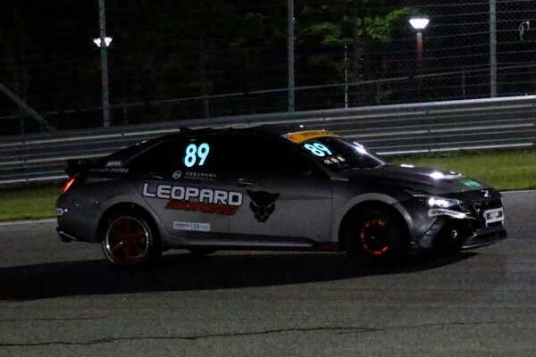 2025 오네 슈퍼레이스 제3전 GTB 클래스 1위로 질주하는 이중훈. 사진=전현철 기자.