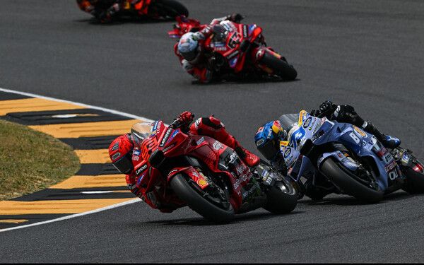 2025 모토GP 제9전 이탈리아 GP 스프린트 레이스에서 마르크와 알렉스 마르케즈 형제가 배틀을 펼치는 장면. 사진=motogp.com