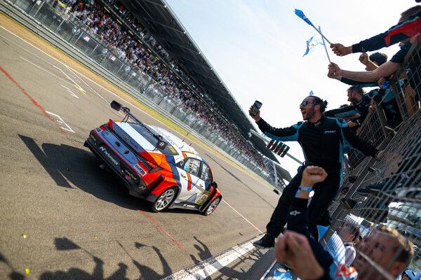 ‘현대 N’이 10년 연속 ‘뉘르부르크링 24시 내구레이스’ 완주, ‘아반떼 N TCR’은 TCR 클래스에서 5년 연속 우승했다.