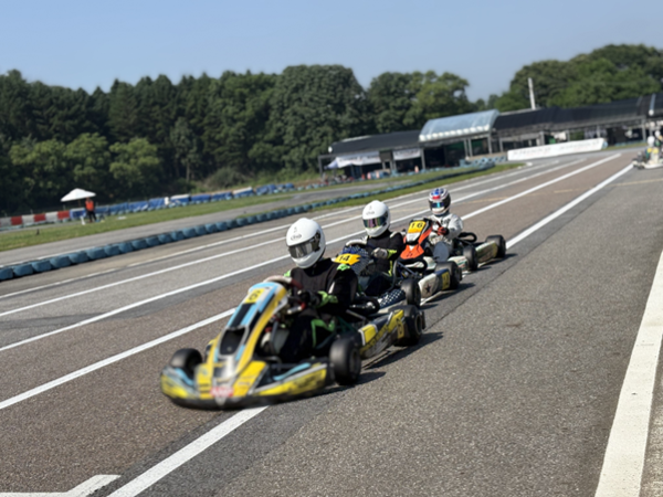 시니어 클래스에서 3명의 드라이버가 치열한 순위 경쟁을 펼치고 있다. 사진=KARA