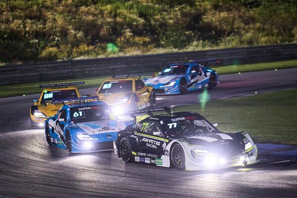 2024 오네 슈퍼레이스 챔피언십 에버랜드 나이트 레이스 6000 클래스 경기 장면. 사진=슈퍼레이스