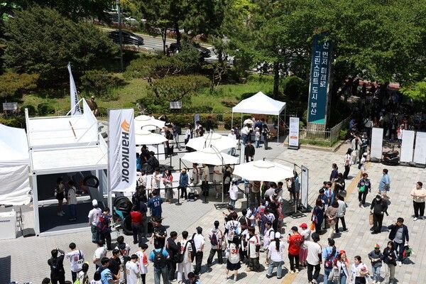 부산 사직종합운동장 한국타이어 스트라이크존 팝업 전경