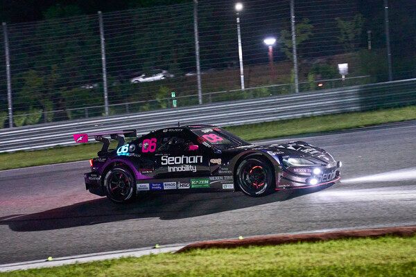 지난 2024 강원 모터 페스타 토요타 가주 레이싱 6000 클래스 우승자 장현진이 서킷을 질주하고 있다. 사진=슈퍼레이스