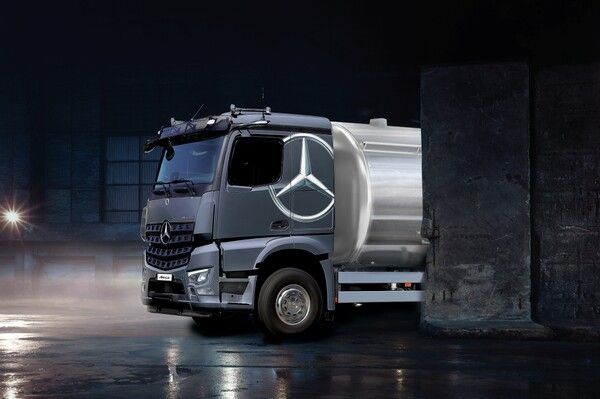 다임러 트럭 코리아가 메르세데스-벤츠 아록스 카고 2025년형 모델 2종을 공식 출시했다. 사진=다임러트럭코리아