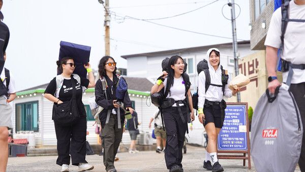 비양도 오디밥상 다이닝 캠프 참가를 위해 비양도에 도착한 캠퍼들. 사진=한국관광공사