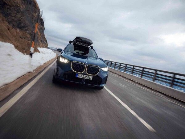 BMW 그룹 코리아가 7월 1일부터 8월 31일까지 BMW 및 MINI 오너를 대상으로 겨울용 오리지널 휠·타이어 세트 사전 예약을 실시한다.