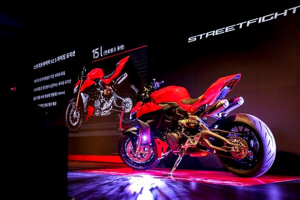 두카티 코리아가 ‘두카티 프리미어 나이트’ 이벤트에서 2025년형 신모델 4종을 발표했다.