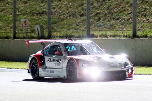 2025 오네 슈퍼레이스 제4전 토요타 가주레이싱 6000 결선 초반 선두로 달리는 이창욱. 사진=전현철 기자.