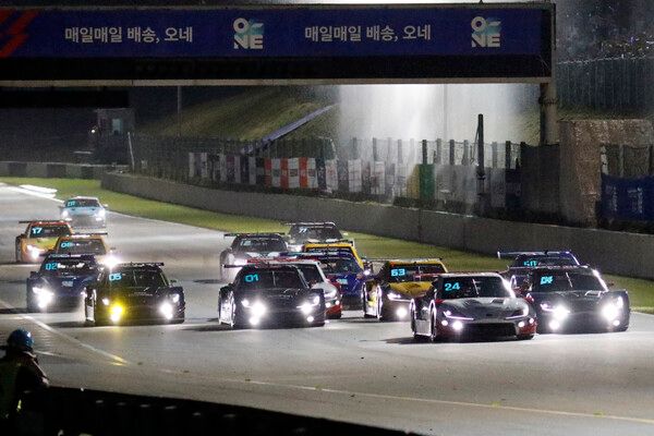 2025 오네 슈퍼레이스 제4전 토요타 가주레이싱 6000 결선 스타트. 사진=전현철 기자.