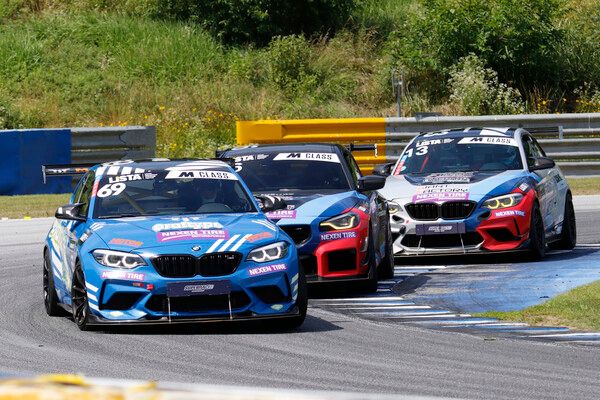 2025 오네 슈퍼레이스 챔피언십 제4전 LISTA M&nbsp;클래스에서 접전을 벌이는 선형조, 서현민, 박범근(앞쪽부터). 사진=전현철 기자.