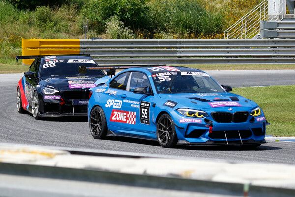 2025 오네 슈퍼레이스 챔피언십 제4전 LISTA M&nbsp;클래스 결선에서 접전을 펼치는 한치우(앞)와 김현수. 사진=전현철 기자