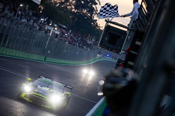 애스턴마틴&nbsp; 밴티지 GT3가 FIA WEC 제5전 ‘상파울루 6시간’ LMGT3 클래스에서 포디엄 피니시를 달성했다. 사진=애스턴마틴