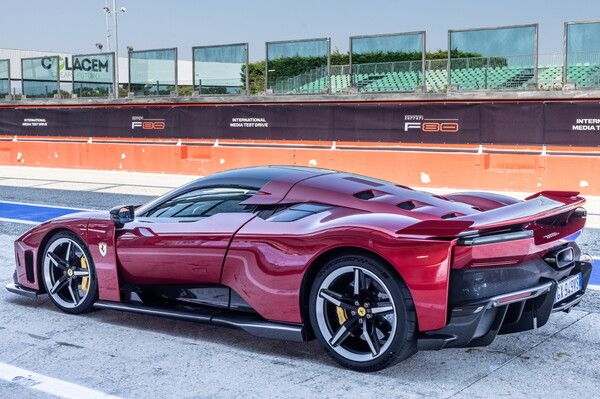 페라리 F80에 장착된 미쉐린 파일롯 스포츠 Cup 2 R K1. 사진=미쉐린