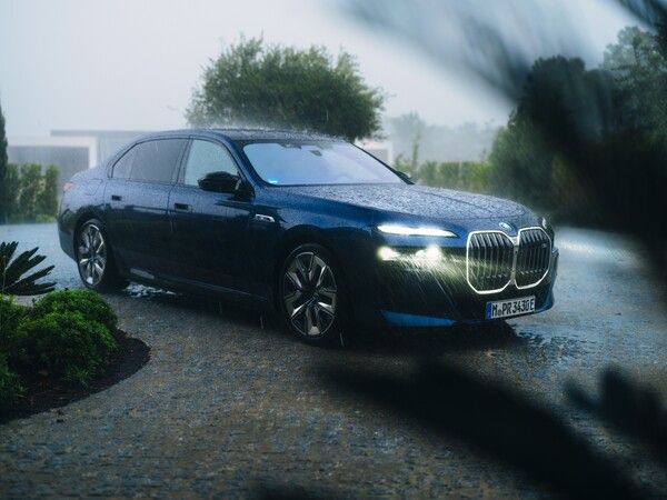 BMW 그룹 코리아가 장마철 피해 침수차를 지원하는 ‘BMW∙MINI 침수 차 대상 특별 고객 케어 프로그램’을 운영한다.