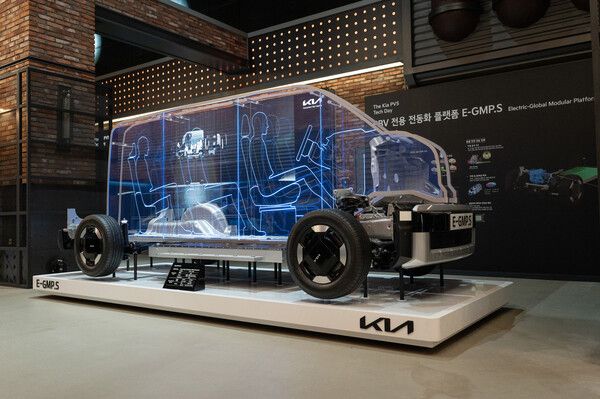 더 기아 PV5에 적용된 E-GMP. 사진=기아
