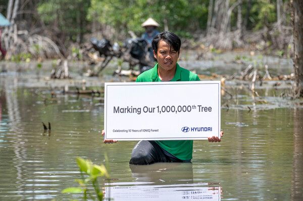 현대자동차가 칸 광고제 3관왕 AI기반의 사회공헌 홍보 캠페인 ‘나무 특파원’을 공개한다.