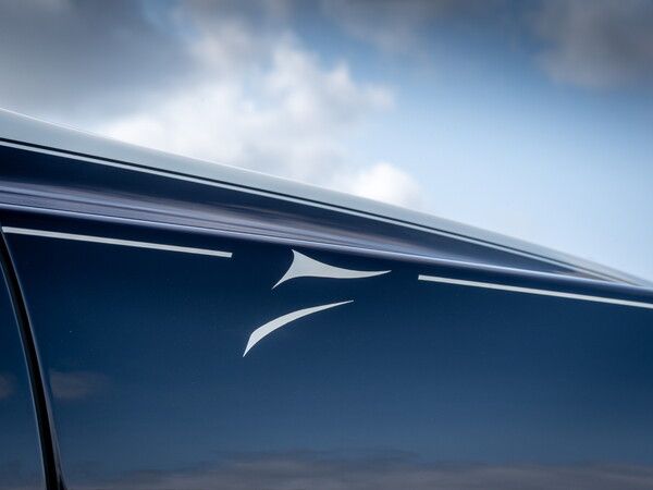 롤스로이스 중국 벽화 비스포크 컬렉션_팬텀 익스텐디드_코치라인과 실큰 스피릿 모티프.