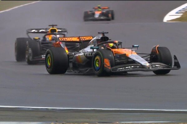 막스 페르스타펜을 추월하고 선두로 나서는 오스카 피아스트리. 사진=맥라렌.