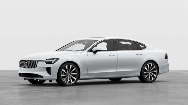 볼보자동차코리아가 신형 S90 출시를 기념해 ‘S90 런치 에디션’을 50대 한정 출시한다.