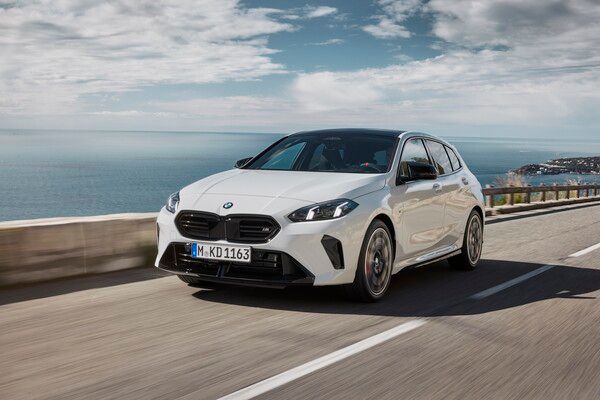 BMW 코리아가 7월 한 달간 뉴 1시리즈 및 뉴 2시리즈 그란 쿠페 구매 고객을 대상으로&nbsp;‘워런티 플러스 프리미엄’을 3년 무상 제공하는 프로모션을 진행한다.