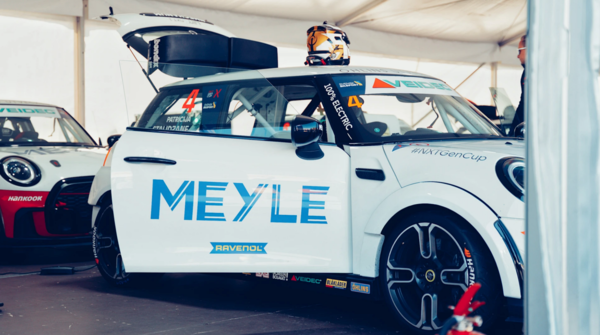 ‘마일레’가 세계 최초 순수 전기차 투어링카 대회 ‘넥스트젠 컵’ 공식 후원사로 참여한다.