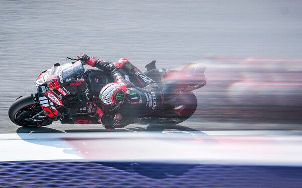 마르코 베제치(아프릴리아)가 2023년 인도 GP 이후 2년여만에 폴 포지션을 차지했다. 사진=motogp.com