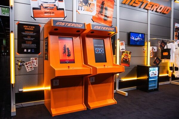 '게임스컴 2025'에서 현대자동차가 전시하는 게임 '인스터로이드 레트로 아케이드'.