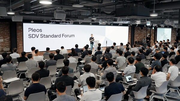 Pleos SDV 스탠다드 포럼에서 현대차·기아 AVP본부장 송창현 사장이 발표하는 모습.