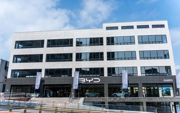 BYD코리아가 김포시 풍무동에 BYD Auto 김포 전시장을 새롭게 오픈했다.