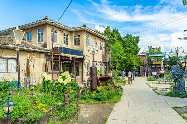 옛 건물을 고스란히 보존한 조양방직. 사진=한국관광공사