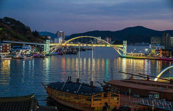 강구안 야경. 사진=한국관광공사