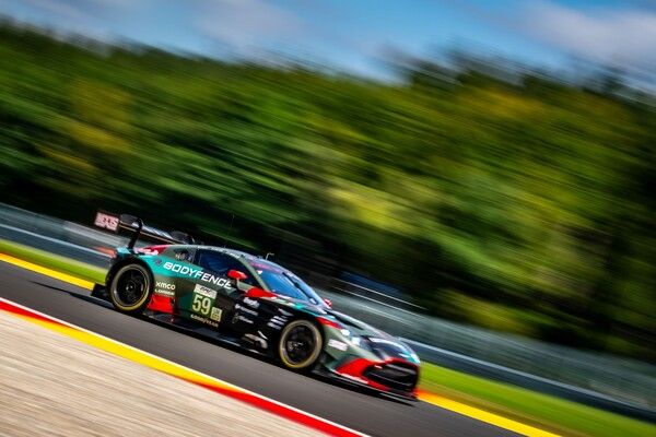 애스턴마틴 ‘밴티지’가 지난 주말 유럽 모터스포츠 무대를 뜨겁게 달궜다.