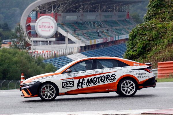 2025 현대 N 페스티벌 제2전 넥센&nbsp;N2&nbsp;클래스 챌린지 Race 1에서 선두로 달리는 김은석. 사진=전현철 기자.