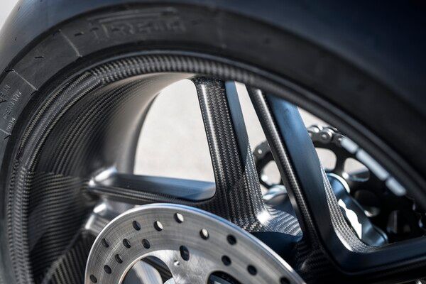 두카티가 파니갈레 시리즈를 위한 두카티 퍼포먼스 액세서리를 공개했다.