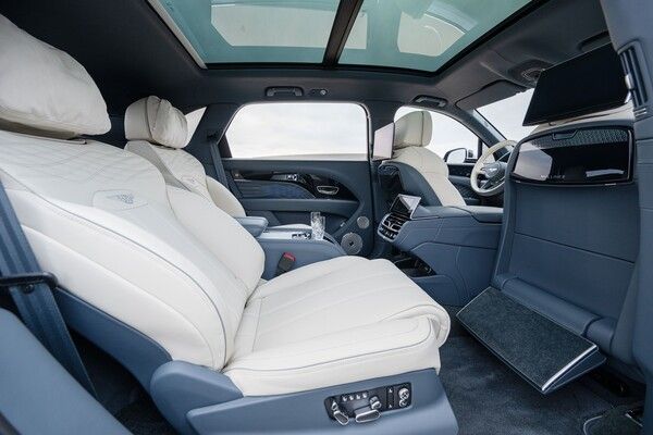 벤틀리 벤테이가 아주르.