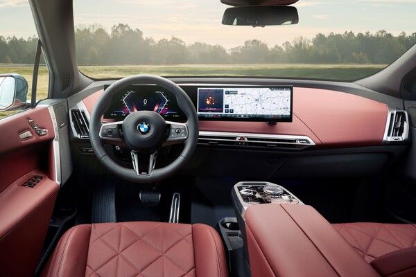 BMW 코리아가 플래그십 순수전기 SAV ‘BMW 뉴 iX’를 국내에 공식 출시한다.
