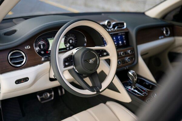 벤틀리 벤테이가 아주르.