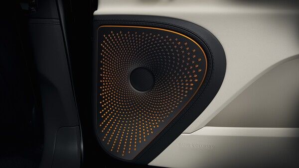 벤틀리 뮬리너 퍼스널 커미셔닝 옵션 뱅 앤 올룹슨 아노다이징 스피커 그릴.