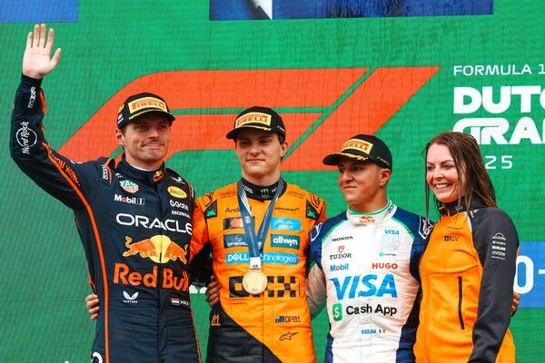 2025 F1 제15전 네덜란드 GP에서 오스카 피아스트리가 우승했고, 막스 페르스타펜(왼쪽)과 아이작 아자르(오른쪽 두 번째)가 각각 2, 3위를 했다. 사진=맥라렌
