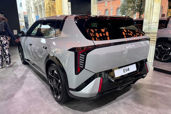 2025 IAA 모빌리티쇼 오픈 스페이스에서 전시된 기아 EV4 해치백, 사진=전현철 기자