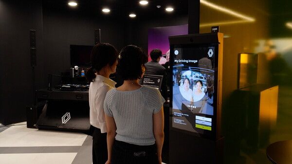 르노코리아 강남 전시장 키오스크. 사진=에피카