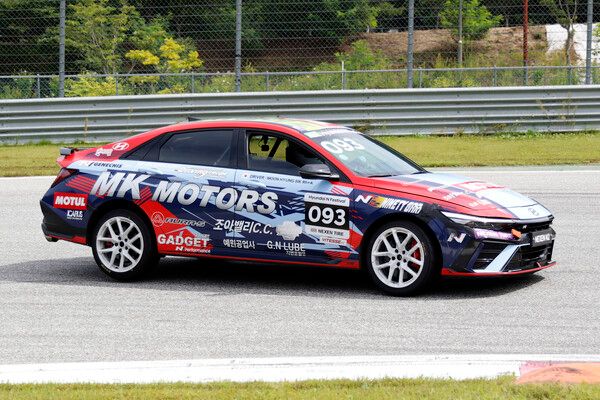2025 현대 N 페스티벌 제3전 넥센 N2 챌린지 Race 4에서 선두로 달리는 문형식. 사진=전현철 기자.