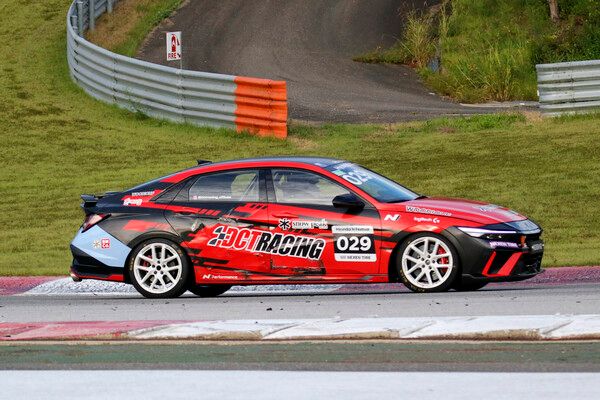 2025 현대 N 페스티벌 제3전 넥센 N2 마스터즈에서 선두로 달리는 권혁진. 사진=전현철 기자.